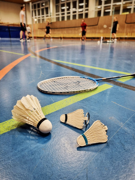 2 Badminton-Federball-Leder-Schlüsselanhänger-Set