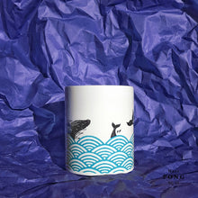 Laden Sie das Bild in den Galerie-Viewer, Whales in the Ocean Coffee Mug