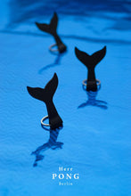 Laden Sie das Bild in den Galerie-Viewer, The Whale Tail Leather Keychain + Linocut Greeting Card