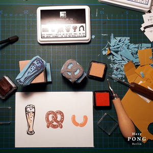 Leder-Brezel-Untersetzer x2 in Geschenkbox + Linolschnitt-Grußkarte