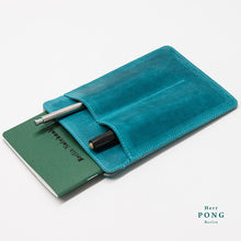 Load image into Gallery viewer, &quot;Pen &amp; Notebook Leather Cover&quot; + 2-pack of Berlin Notebook Green Edition gift set