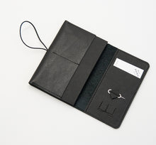 Laden Sie das Bild in den Galerie-Viewer, Mitte Collection - Travel Passport Leather Wallet