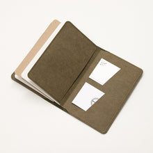 Laden Sie das Bild in den Galerie-Viewer, Leather Notebook Cover Olive Green + 2-pack of the original Berlin Notebook gift set