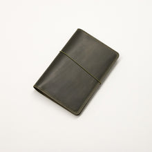 Laden Sie das Bild in den Galerie-Viewer, Leather Notebook Cover Olive Green + 2-pack of the original Berlin Notebook gift set