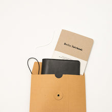 Laden Sie das Bild in den Galerie-Viewer, Leather Notebook Cover Red + 2-pack of the original Berlin Notebook gift set