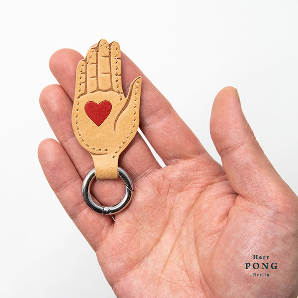 Herr PONG Berlin für Fragonard – „le coeur sur la main“ Schlüsselanhänger (Um das Herz auf der Hand zu haben)