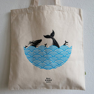Wale im Ozean Einkaufstasche aus Bio-Baumwolle